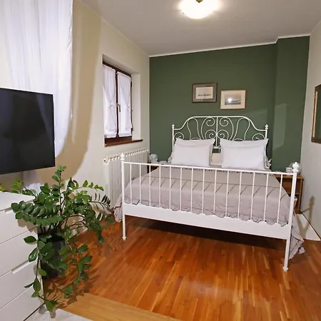 Paola Apartment *